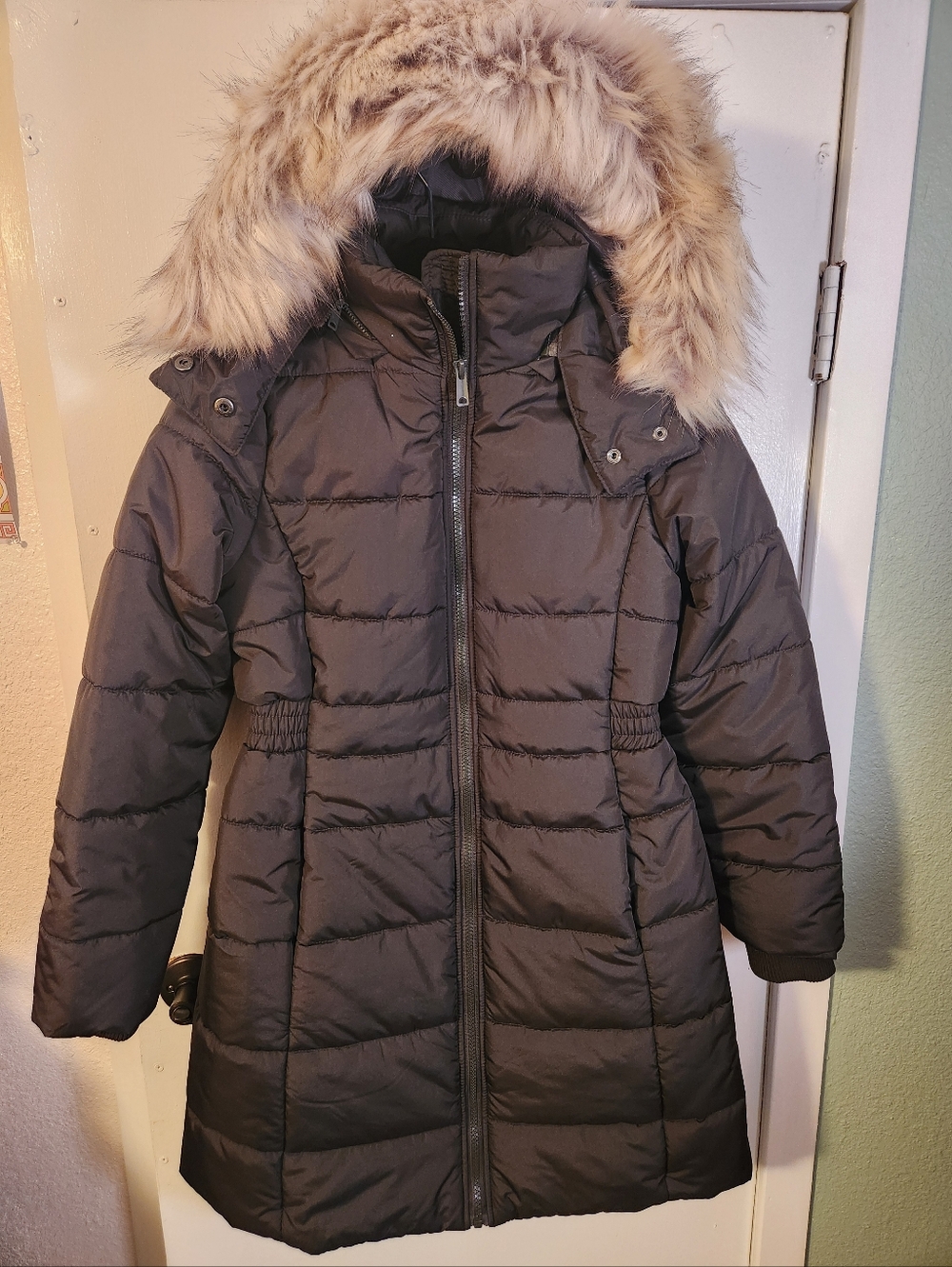 NWT- Banana Republic Women’s Black Puffer Coat with Faux Fur Trim Hood Size Xs